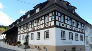 Außenansicht historisches Gasthaus 3 Schneeballen in Hofstetten im Kinzigtal