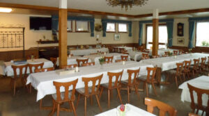 Alter Zustand des Saals im Gasthaus Drei Schneeballen vor Umbau